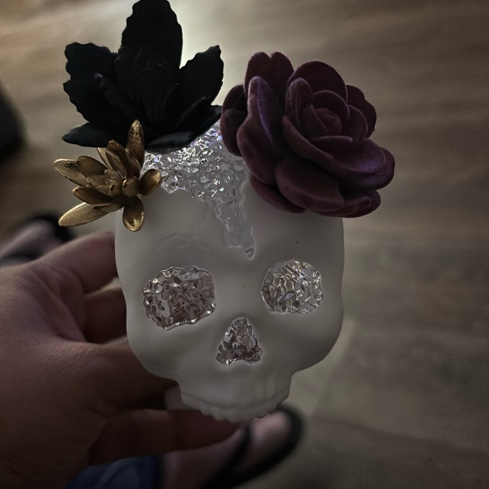 Bath & Body Works wallflower plugin sugar skull lights up used